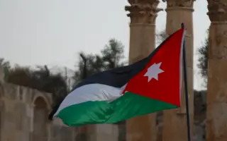 رئيس الوزراء الأردني: أجهزة الدولة كافة تعمل للقبض...