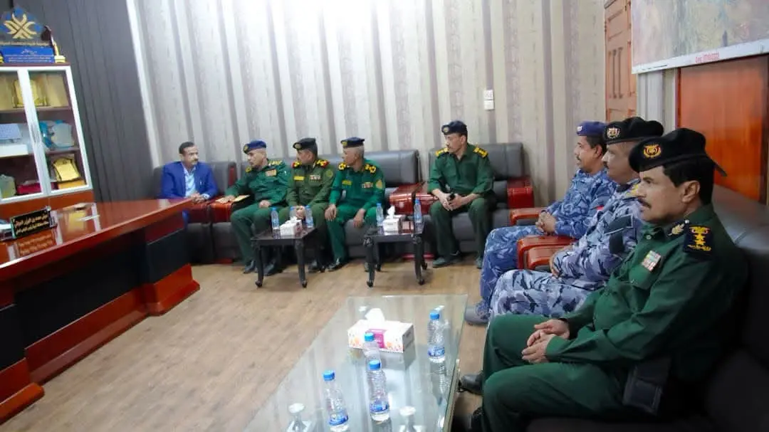 بن الوزير ووكيل وزارة الداخلية يبحثان رفع الجاهزية الأمنية في شبوة عقب الهجوم الإرهابي