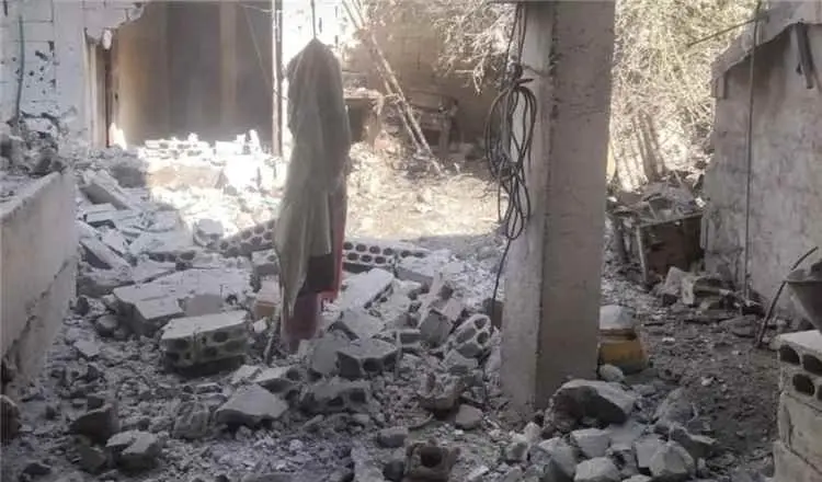 جريمة جديدة في تعز.. قصف مدفعي حوثي يحول منزل معلم إلى أنقاض ويرعب أهالي المسراخ وصبر