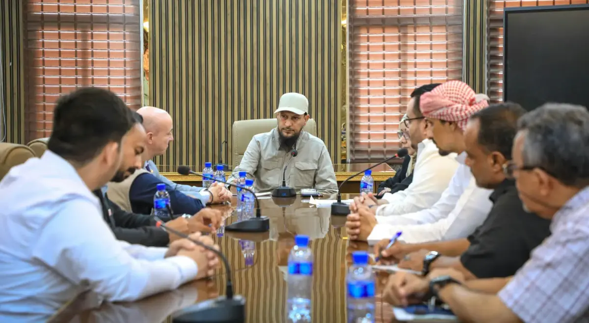 المحافظ شيخ يبحث مع ممثل صندوق الأمم المتحدة للسكا...