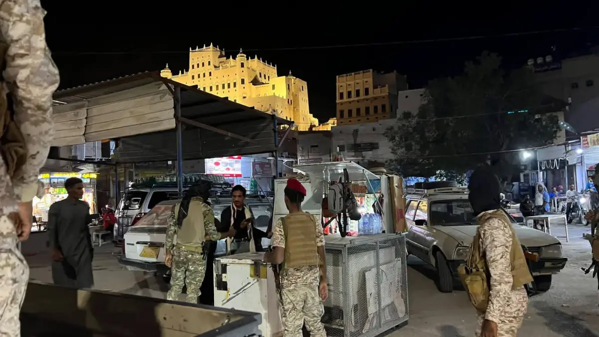 المنطقة الأولى ودرع الوطن تنفذان حملات أمنية مفاجئ...