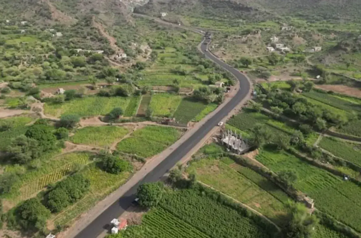 عصابة الحوثي تُحول مرافق مدنية في معافر تعز إلى مخ...