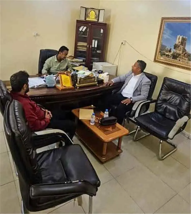 مدير مكتب الصناعة والتجارة بساحل حضرموت يلتقي مدير...