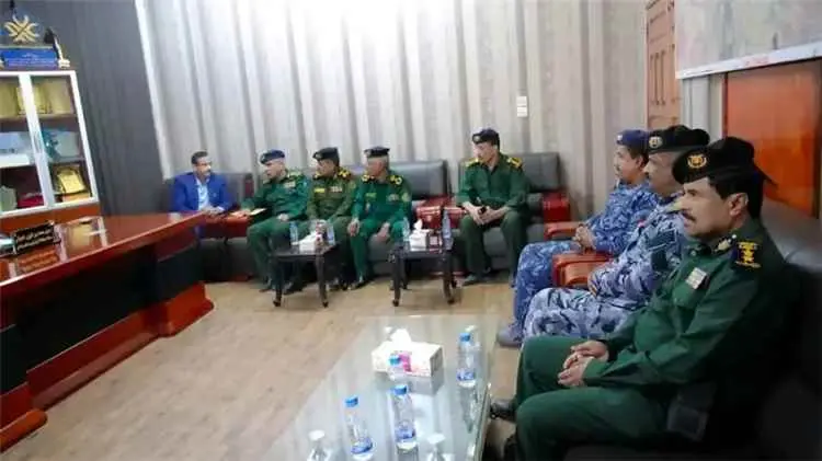 المحافظ بن الوزير يناقش مع لجنة وزارة الداخلية تعز...