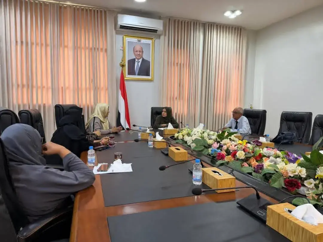 وزير الدولة لشؤون المرأة تناقش مع ممثلات بوزارة العدل والشرطة النسائية سبل تعزيز الحماية القانونية للمرأة