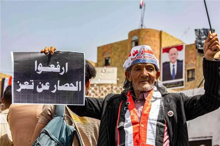 حصار تعز يخنق القطاع الصحي: مخزون وقود لأربعة أيام ومئات المرضى في دائرة الخطر