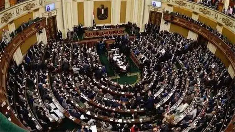 البرلمان المصري يناقش تفويض السيسي بإرسال قوات إلى...