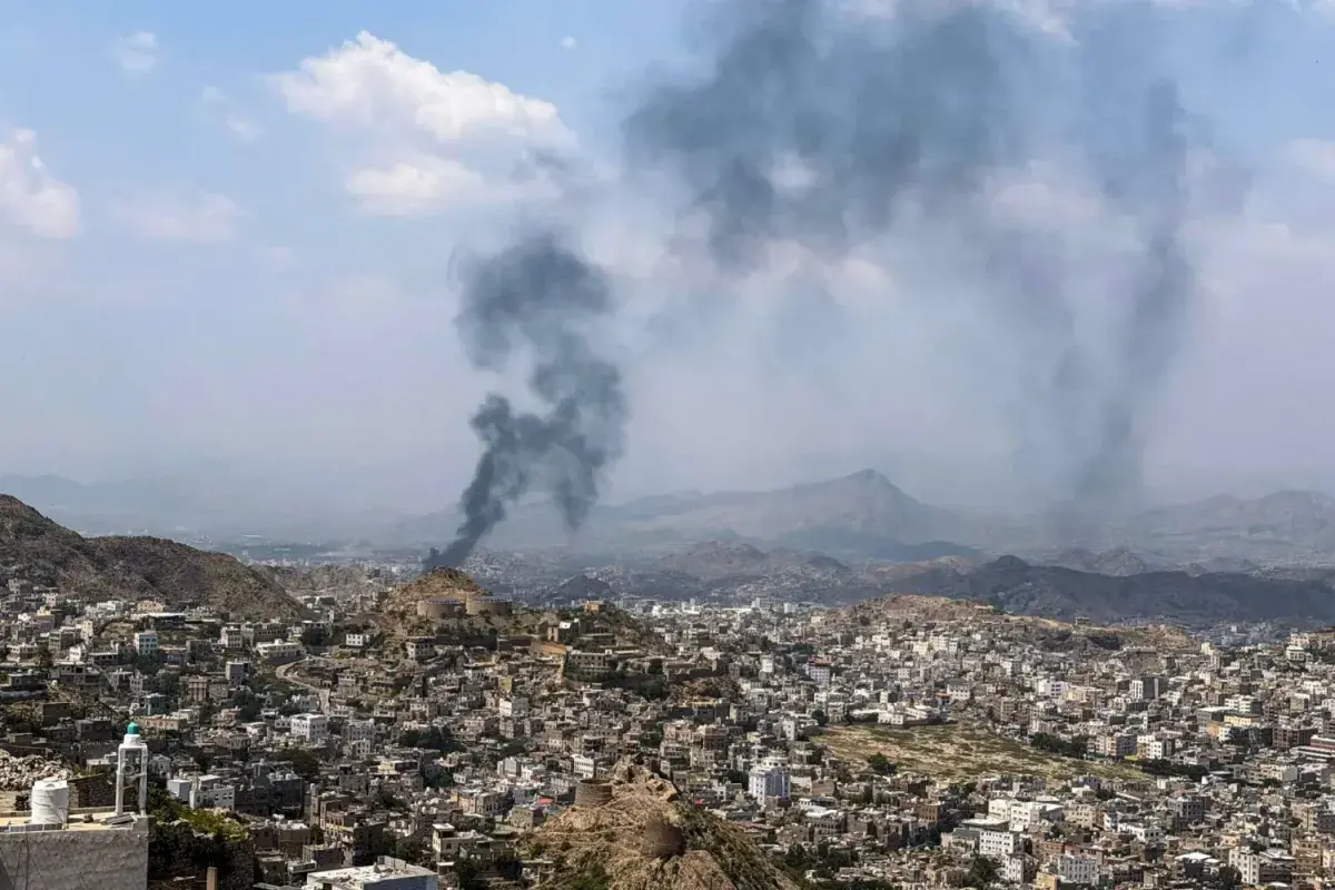 الحوثيون يحفرون خنادق جديدة في تعز وسط مخاوف من اس...