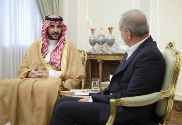 تحرك دبلوماسي كبير نحو طهران.. وزير الدفاع السعودي...