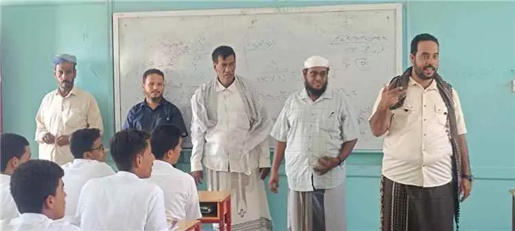 مدير عام مديرية الريدة وقصيعر يتفقد ثانوية الفقيد...