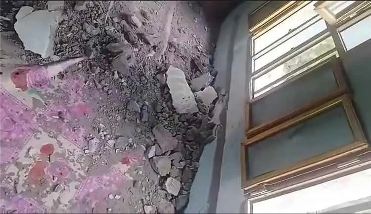 قصف حوثي يدمّر منزل شاب في تعز قبل أيام من زفافه و...