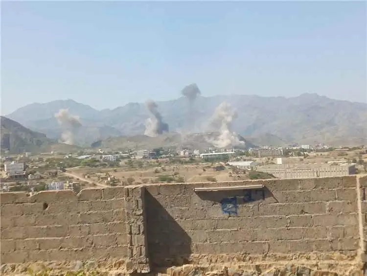 12 غارة جوية تستهدف تعزيزات وآليات الحوثيين غرب تع...