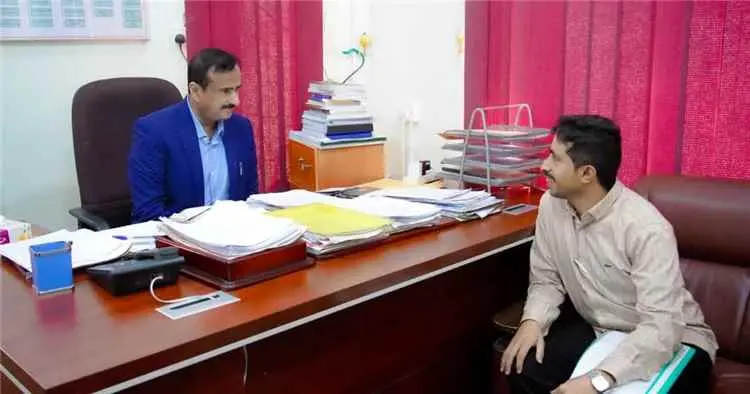 محافظ شبوة يشيد ببرامج وخدمات مشروع الطالب الجامعي ويؤكد مواصلة دعمه
