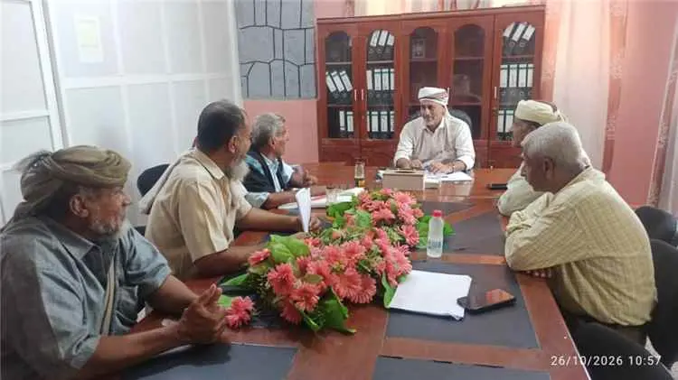 مدير عام زنجبار يناقش مع نقابة النقل خط زنجبار- عد...