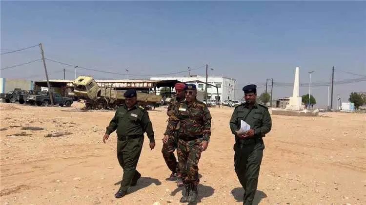مدير عام شرطة المهرة يتفقد الانضباط الوظيفي وأحتيا...