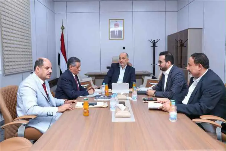 وزير التعليم العالي يبحث مع وزيري المالية والخدمة المدنية تسويات الأكاديميين ومرتبات النازحين بالجامعات الحكومية