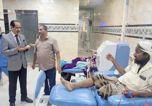الوكيل الحريري يتفقد مركز الغسيل الكلوي بمدينة الض...