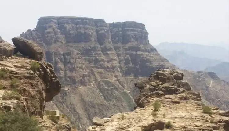 الحوثي يمهل سكان هذه المديرية لمغادرة منازلهم تحت...
