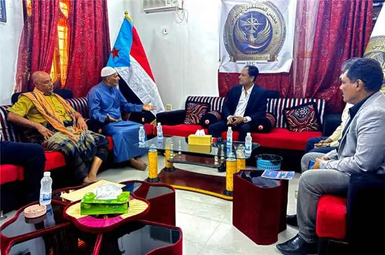 باعوم يستقبل وفدًا من سقطرى ويبحث معه تعزيز التنسي...