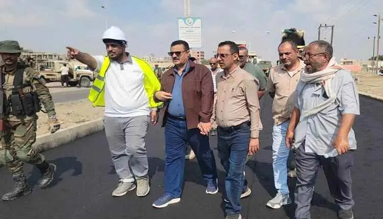 تحويله إلى مسارين وجزيرة وسطية.. تفاصيل مشروع طريق...