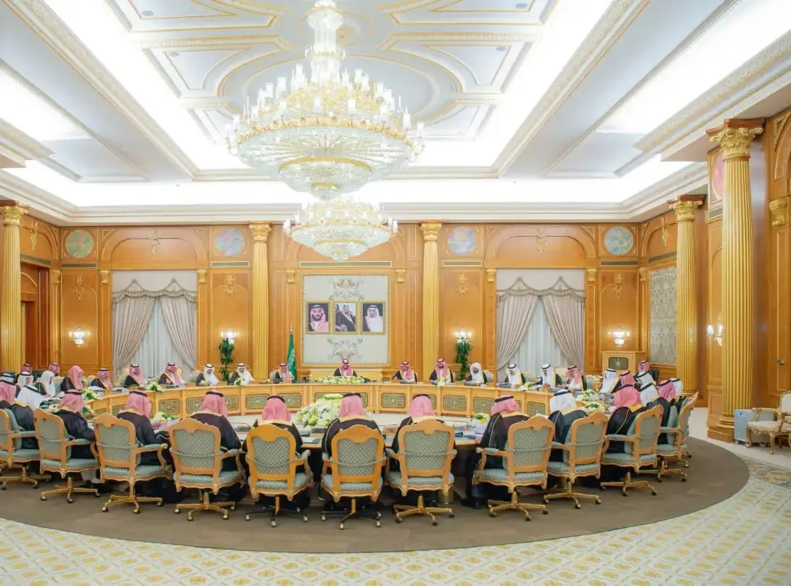 مجلس الوزراء السعودي يشيد بكفاءة الدفاعات الجوية ف...