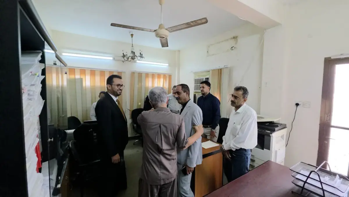 وزير الخدمة المدنية يزور الهيئة العامة للتأمينات و...