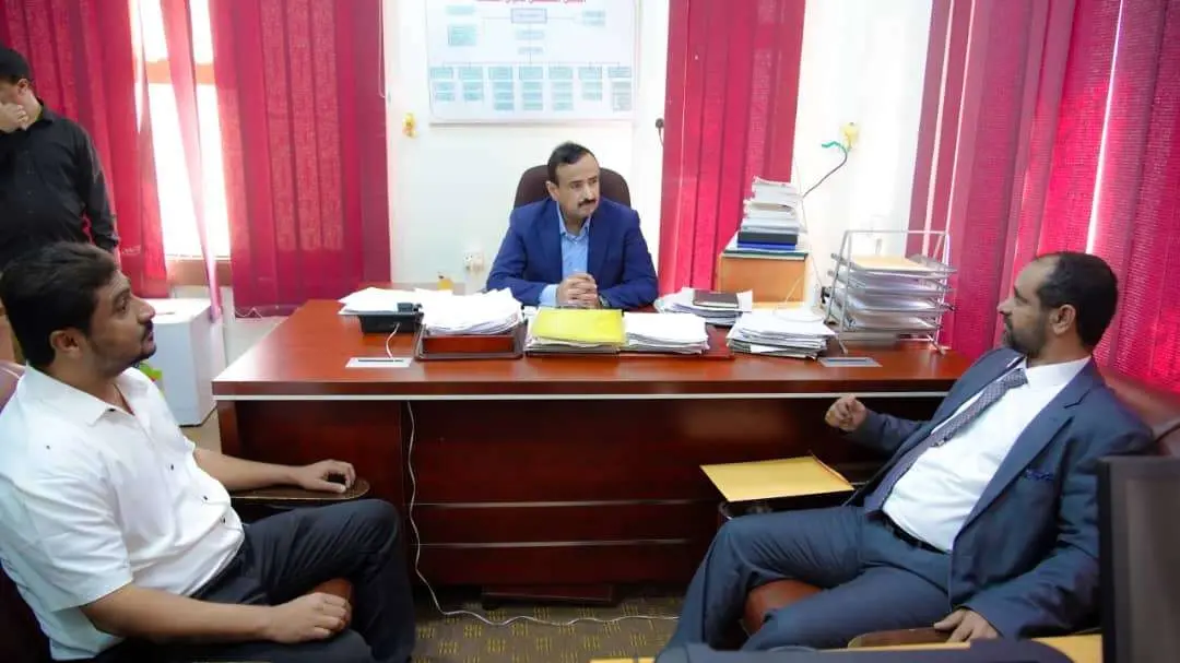 محافظ شبوة يشيد بكفاءة الكوادر الطبية في التعامل مع ضحايا الجريمة الإرهابية ويشدد على استكمال تجهيز مركز الطوارئ