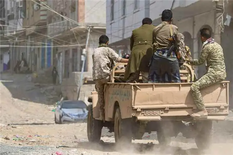 القوات المسلحة والمقاومة تسحق هجوماً حوثياً وتكبّد...