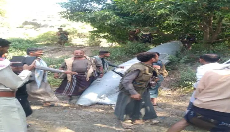 صور مروعة.. سقوط 3 صواريخ باليستية ضخمة في تعز بعد...