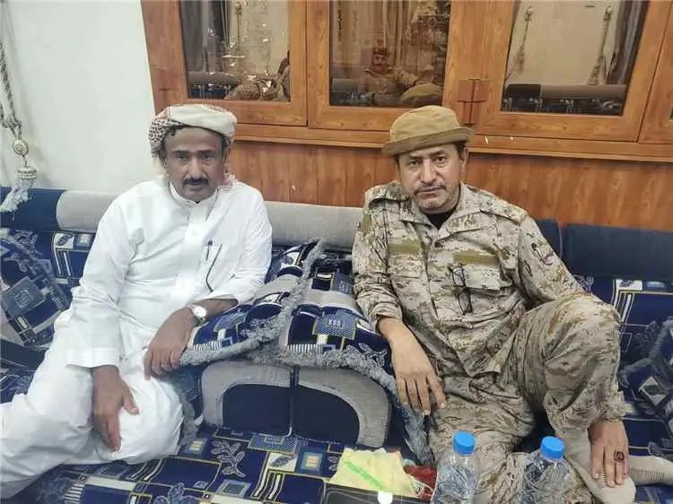 جحدل حنش يلتقي محافظ شبوة في عتق عقب عودته إلى الم...