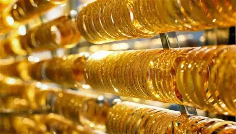 الذهب يتراجع مع ارتفاع النفط وترقب قرار الفيدرالي...