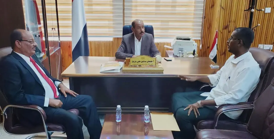 وكيل حضرموت يشيد بالدور المجتمعي لمؤسسة آل شملان