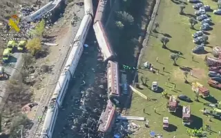 عشرات القتلى والمصابين في حادث تصادم قطارين في إسب...
