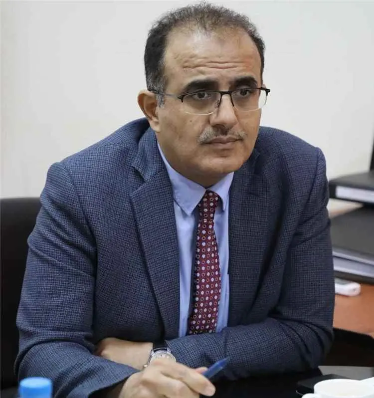 محذراً من تداعياته على الإغاثة.. وزير الصحة يستنكر الهجوم الصاروخي على مطار عدن