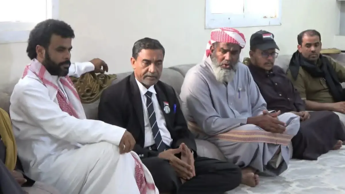 التميمي يزور الشيخ عميد حاكم المنهالي للاطمئنان على صحة والده في منطقة باصفية