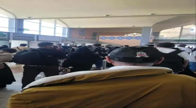قصف حوثي يعطل مدرج مطار #عدن ويحول رحلاته إلى جيبو...