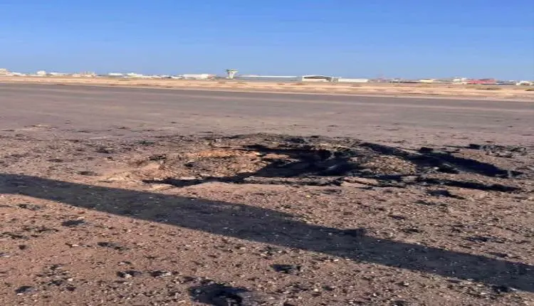 وزارة النقل تنشر صور آثار القصف الحوثي على مطار عد...