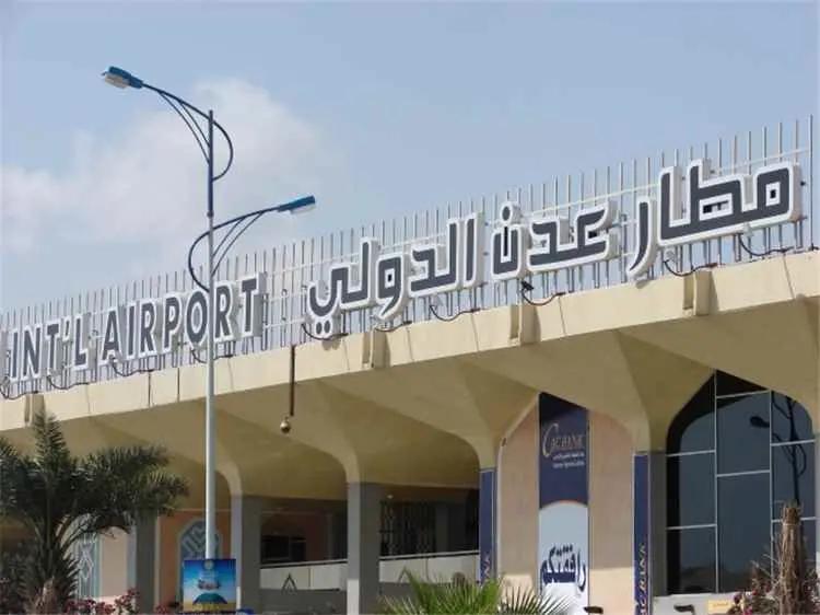 مطار عدن الدولي يستأنف نشاطه ورحلاته الجوية بعد ساعات من توقفه جراء القصف الحوثي