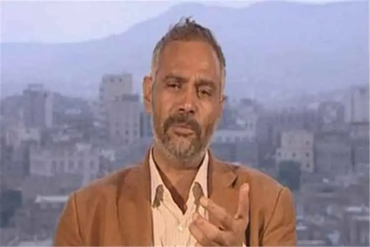 المقالح: قصف مطار عدن لا يمكن الدفاع عنه أخلاقيًا...