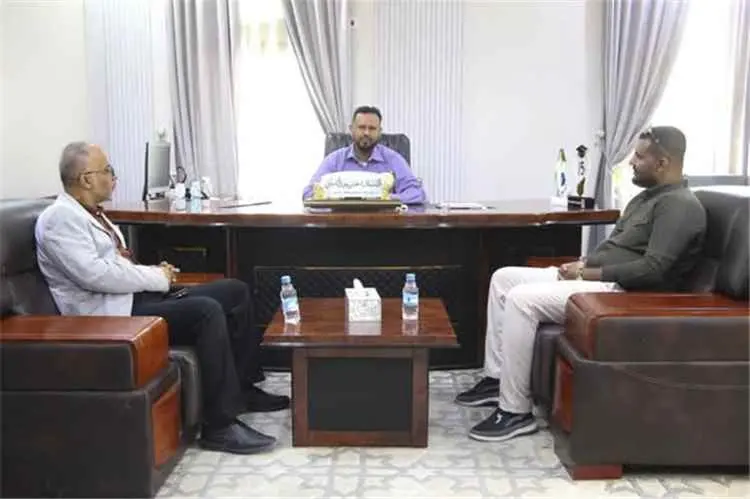المدير الشنيني يلتقي بمكتبه المدير التنفيذي لصندوق...