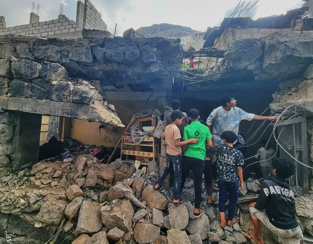 مقتل وإصابة 296 مدنياً وتوقف 186 مرفقاً صحياً جراء انتهاكات مليشيا الحوثي وحصارها لتعز