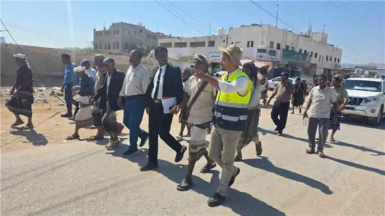 تسليم موقع مشروع توسعة وتأهيل الشارع الرئيسي بمدين...