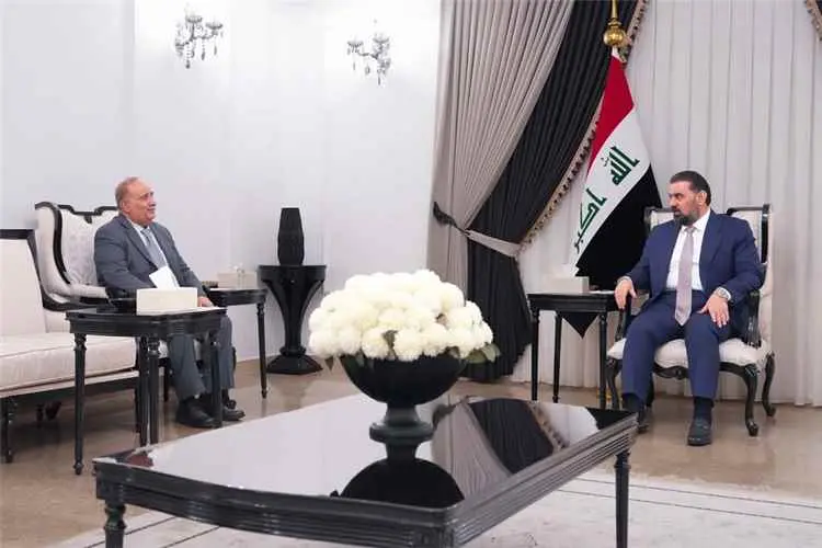سفير اليمن يسلم رئيس مجلس النواب العراقي رسالة من البركاني بشأن التصعيد الحوثي