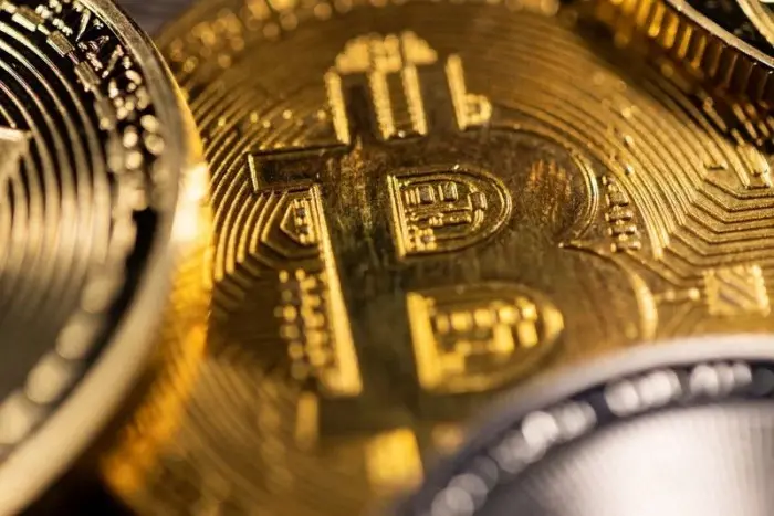 تراجع أسعار العملات المشفرة مع تقييم قرار الفيدرال...