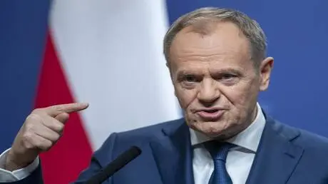 توسك يتهم كاتشينسكي بالدعوة إلى خروج بولندا من الا...