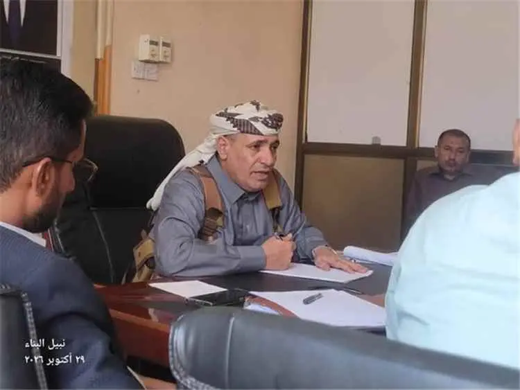وكيل أول محافظة تعز يلتقي لجنة شباب الأحزاب للتحضير لـ«جمعة صمود تعز» والتنديد بالحصار الحوثي