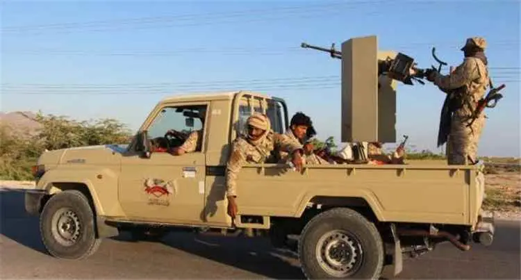 أنباء عن مصرع قيادي حوثي في تعز وتدمير طقم عسكري ب...