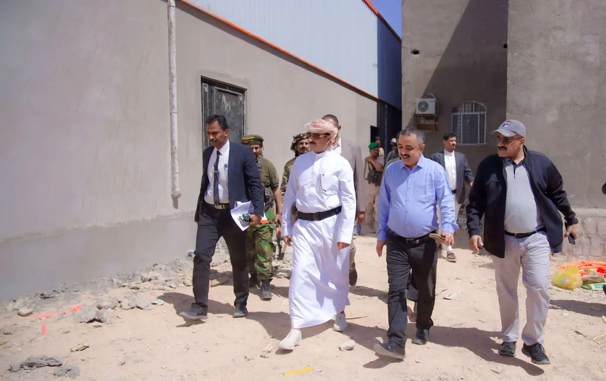 محافظ شبوة يشرف على توقيع عقد المرحلة الثانية من م...