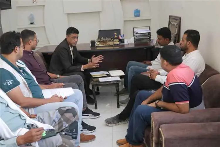 مدير عام الشحر ومشروع الأشغال العامة يبحثان تأهيل...