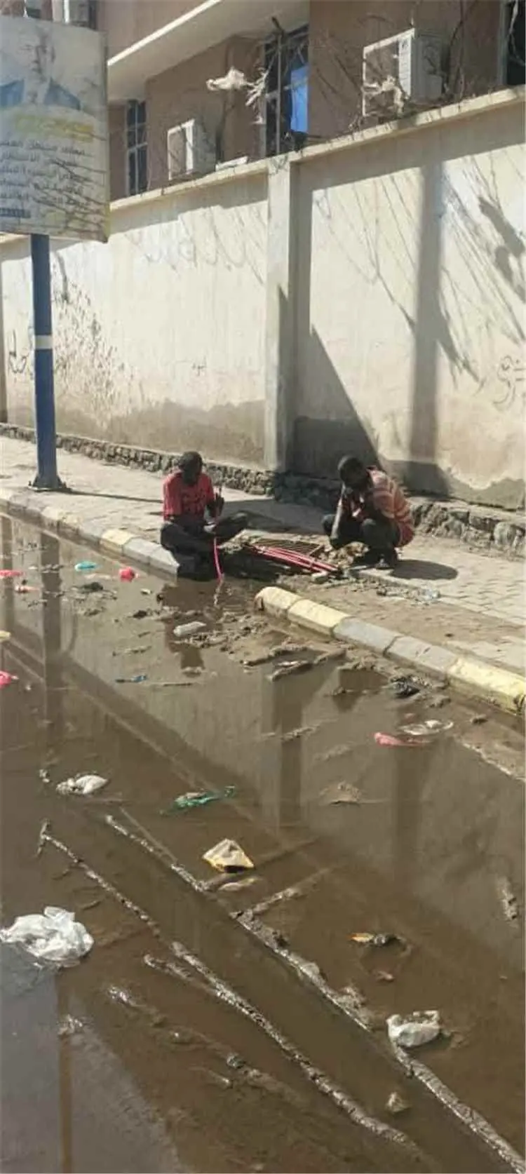 استمرار أعمال صيانة وتنظيف شبكات الصرف الصحي في مد...